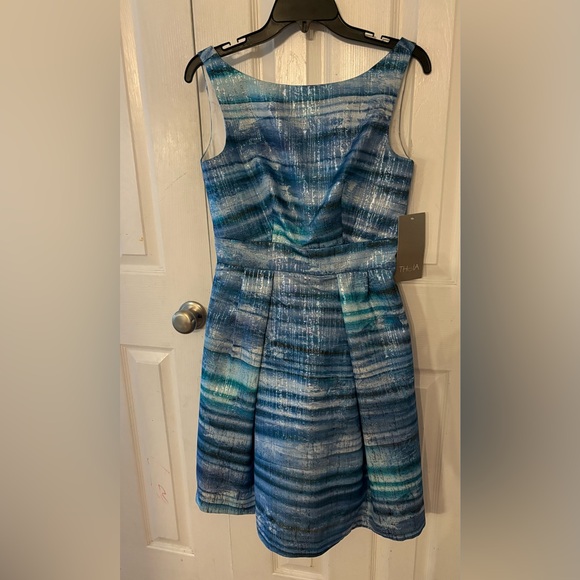 Theia Beautiful Cocktail Dress- NWT - Picture 2 of 12